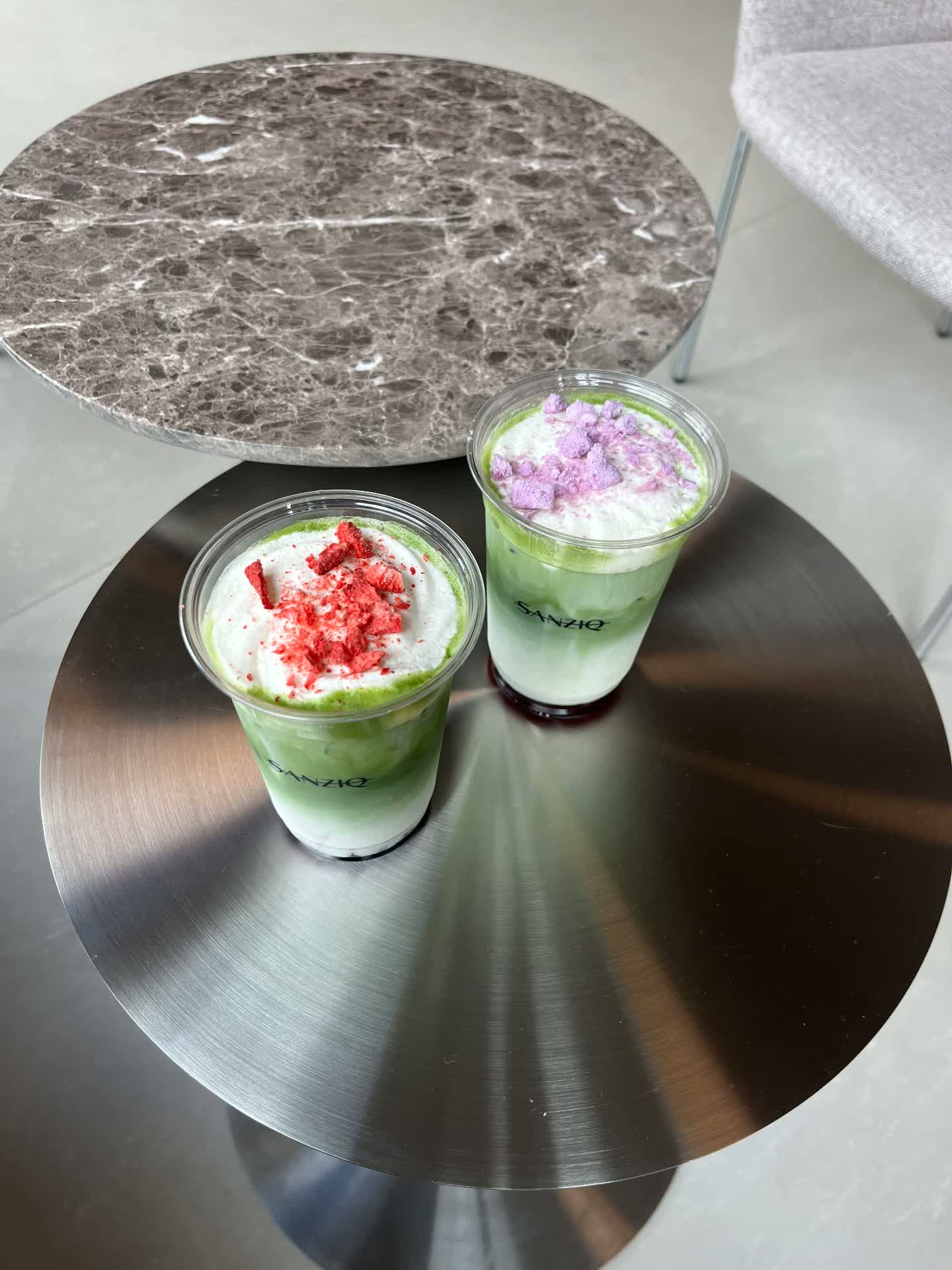 Matcha latte hos SANZIQ Bistro i Umeå